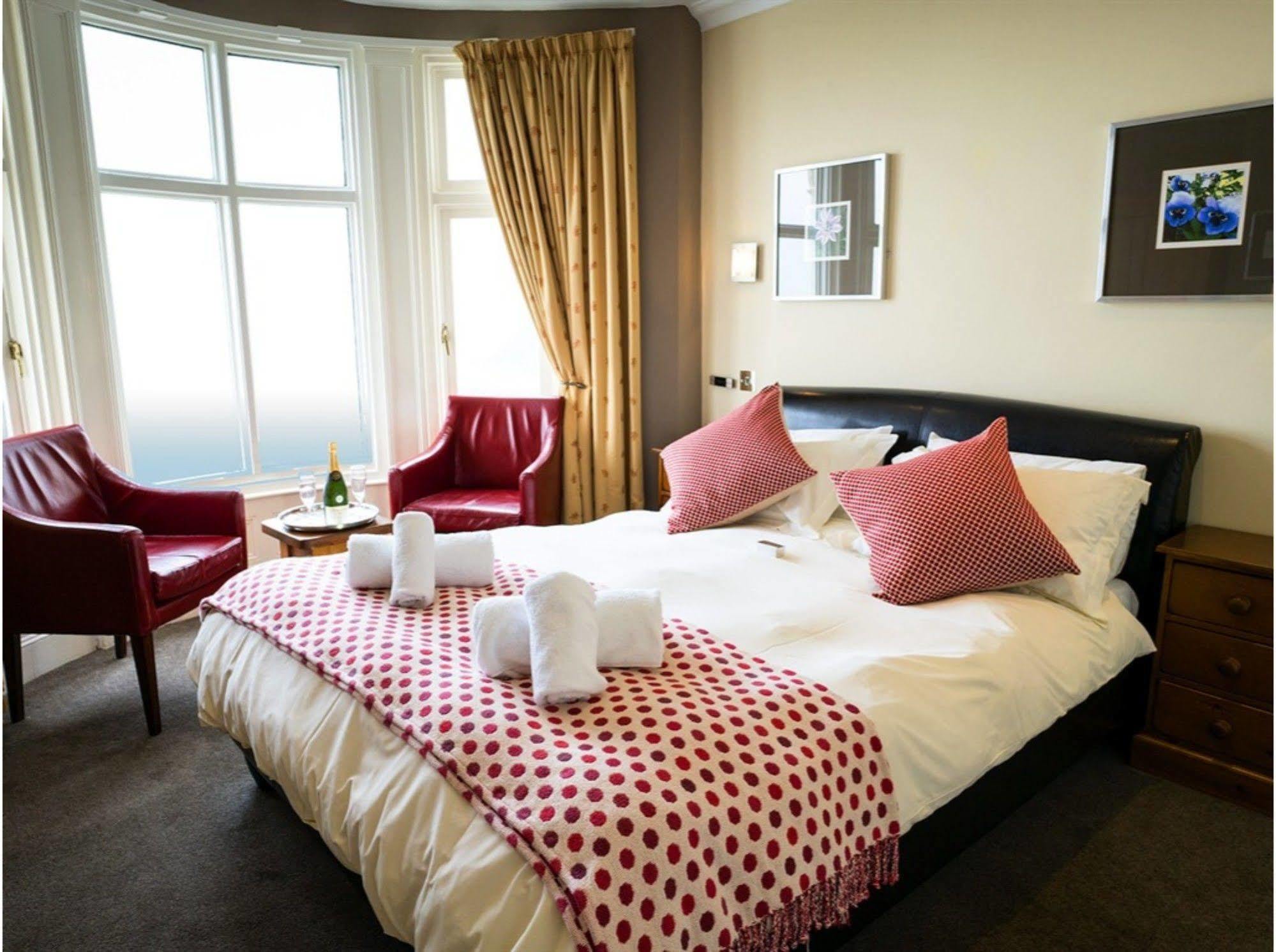 Sea-view double room with bay window